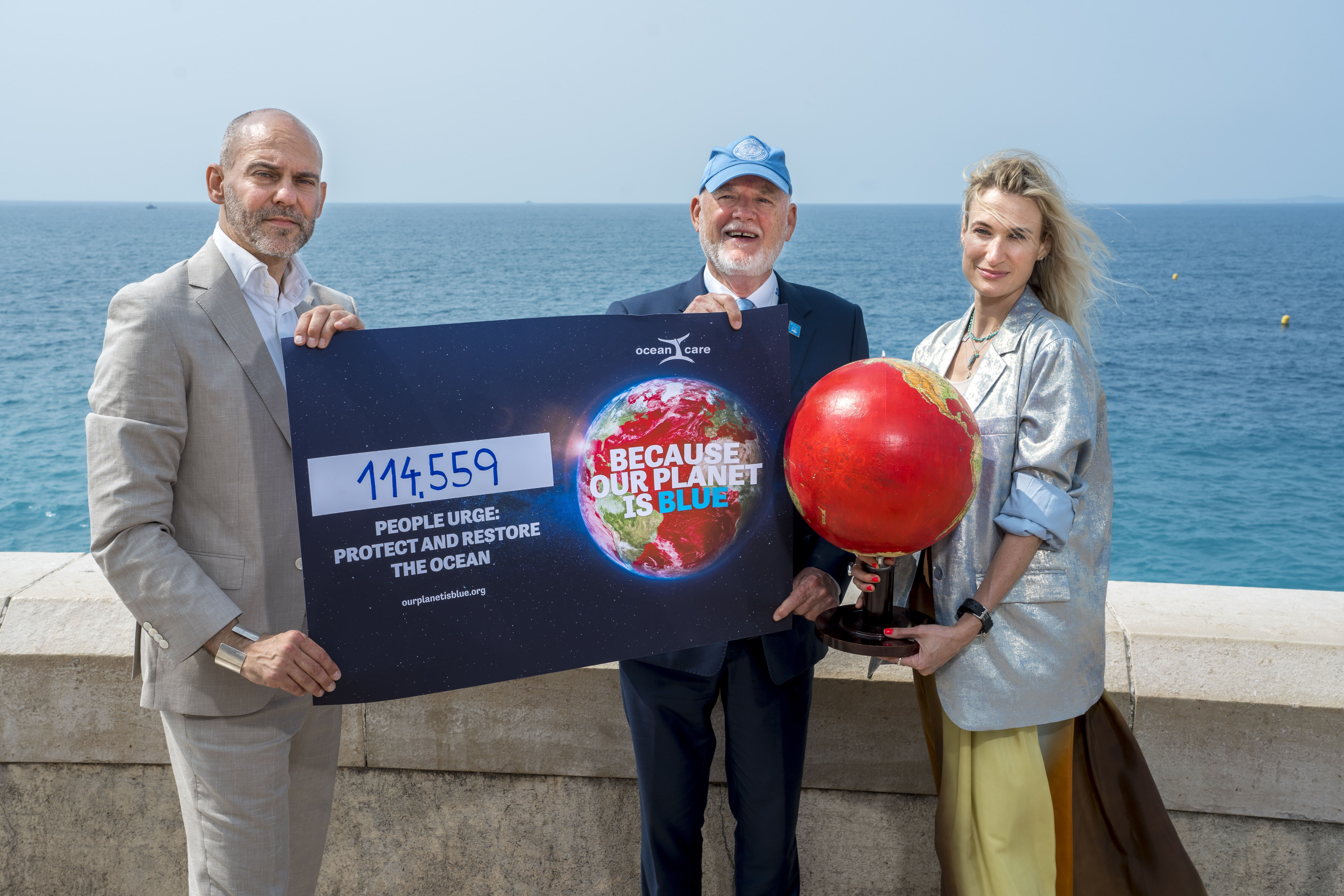 Photo of OceanCare representatives handing over our signatures to UN Special Envoy for the Ocean